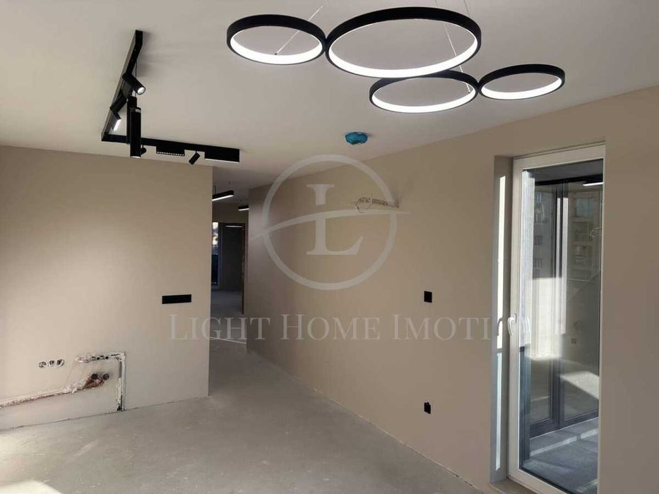 Продава се Тристаен апартамент в Пловдив, Мараша - 105 кв.м за 2248 €/кв.м - Снимка #1