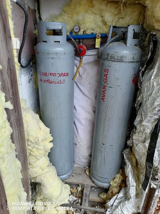 De vânzare 2 buteli gpl plus centralina  85 litri