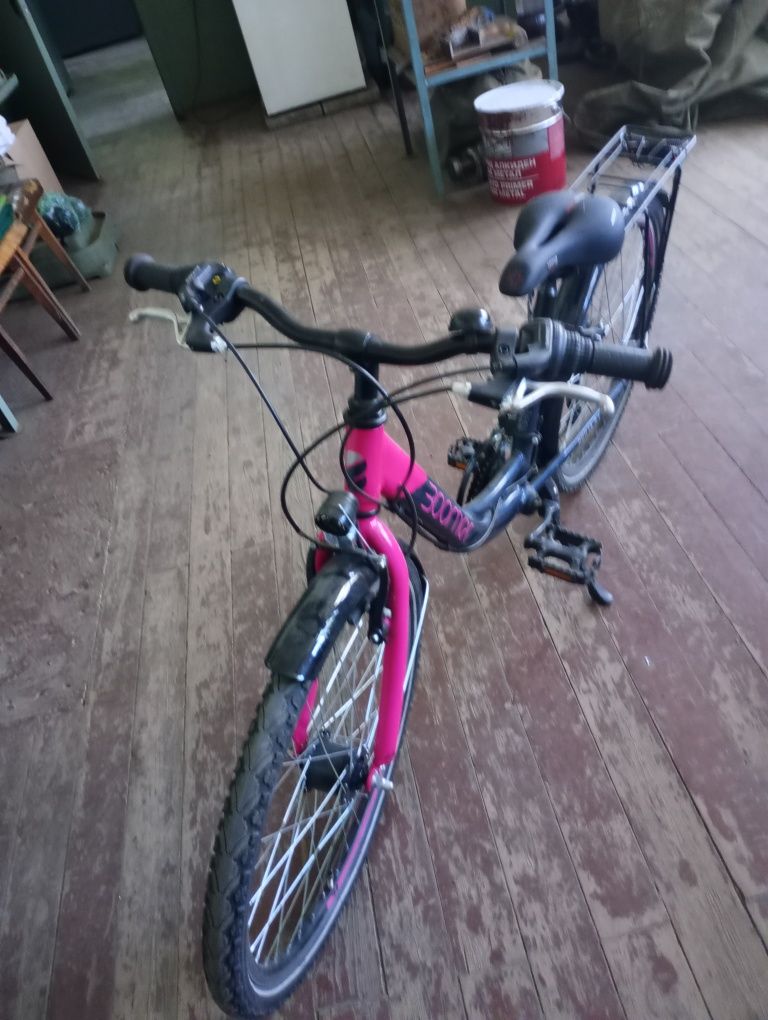 Продавам момическо колело