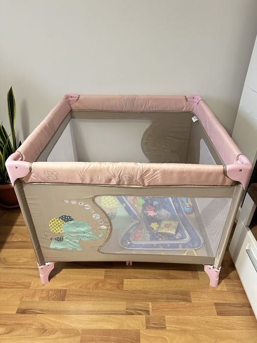 Кошара за игра Moni