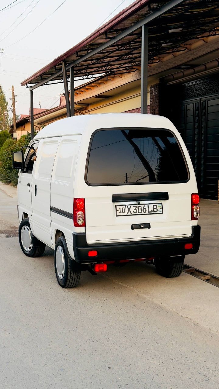 Damas van 2024 .