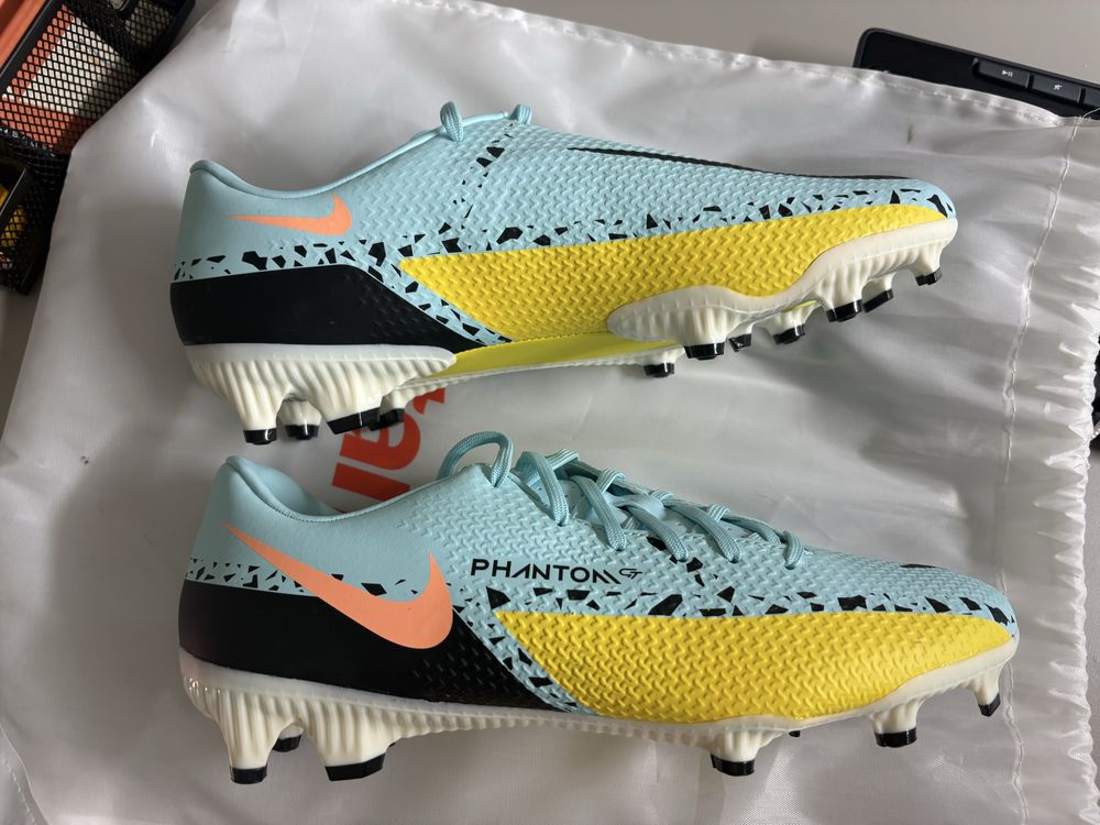 Калеври/ Футболни обувкиNike Phantom GT 42 номер