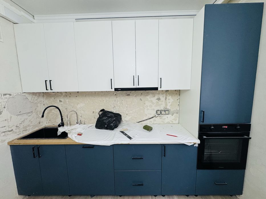 Продам кухню встроенную.