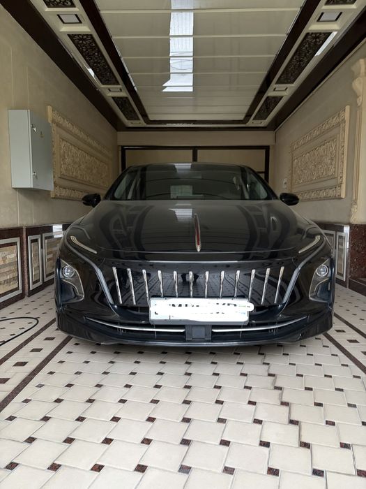 Sotiladi Hongqi eqm-5 450 tali toza 35500 km yurgan qora rangli