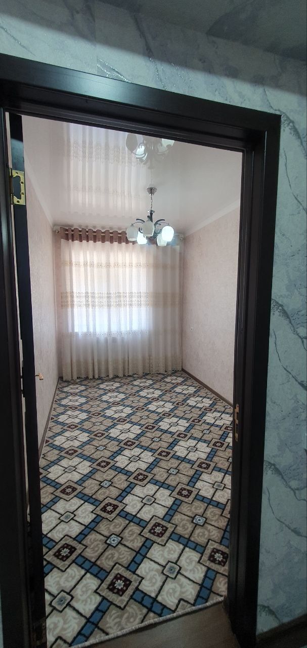 3 xonali 60m² 1-qavat, katta yer maydoni ham bor.
7 qavatli yangi, LIF
