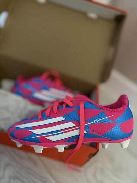 Детски футболни бутонки adidas