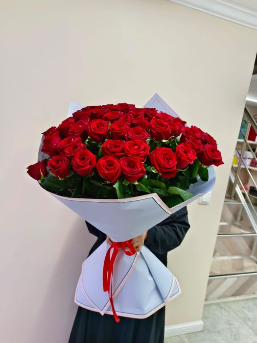 Порадуй любимого человека метровыми розами