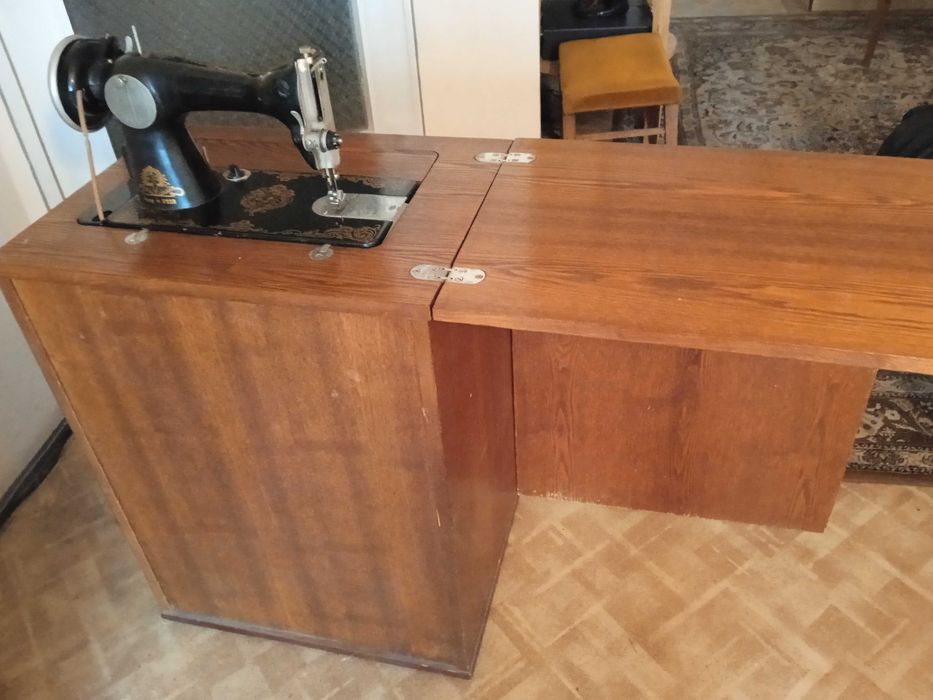 Продавам крачна шевна машина,,Юнион,,оригинална руска.