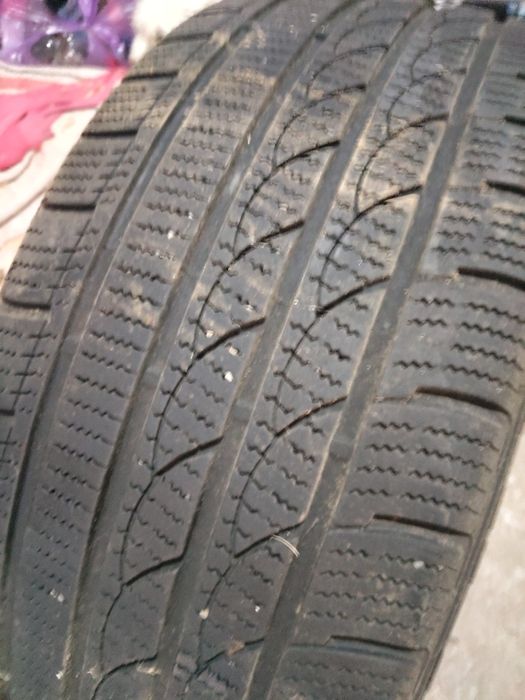 Vând cauciucuri 225/45/17