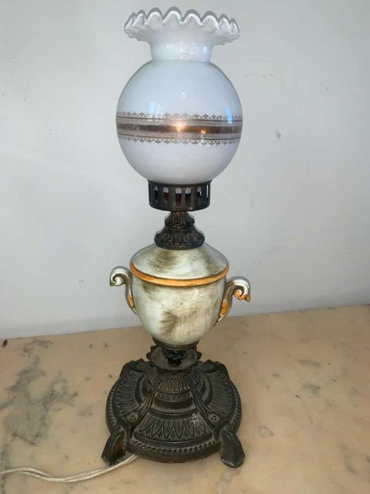 Veioza 3D portelan amplasat pe suport de bronz