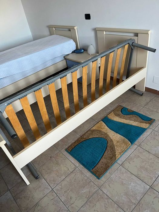 Pat o persoana cu saltea