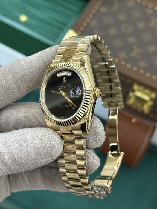 Rolex Day-Date 40mm Gold Onyx Dial