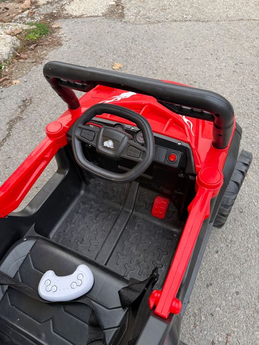 Акумулаторен джип / кола