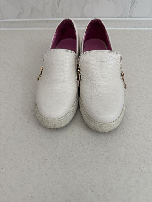 Продам женскую обувь. Размер 35 , цена 2000тг. Производство - турция ,