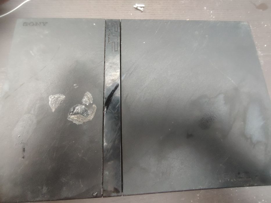 PS 2 în stare de funcționare dar fără cabluri sau manete
