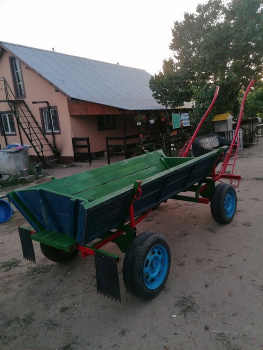 Se vinde tot ce se vede în poze
