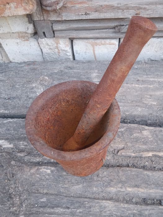 ПРОДАМ ЖЕЛЕЗНУЮ СТУПКУ с пестиком советскую ! Тяжёлая. Высота 12 см.