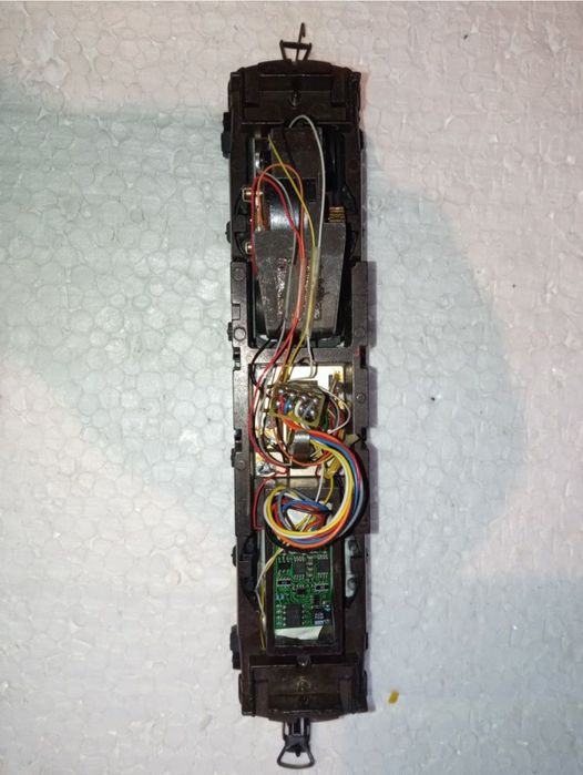 Locomotiva fleischmann BR141 scara H0, 1:87

Tracțiune integrală pe do