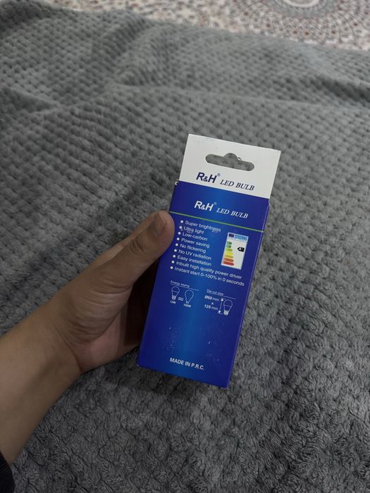Есть в наличий Лампочки LED R&H 12 W новая