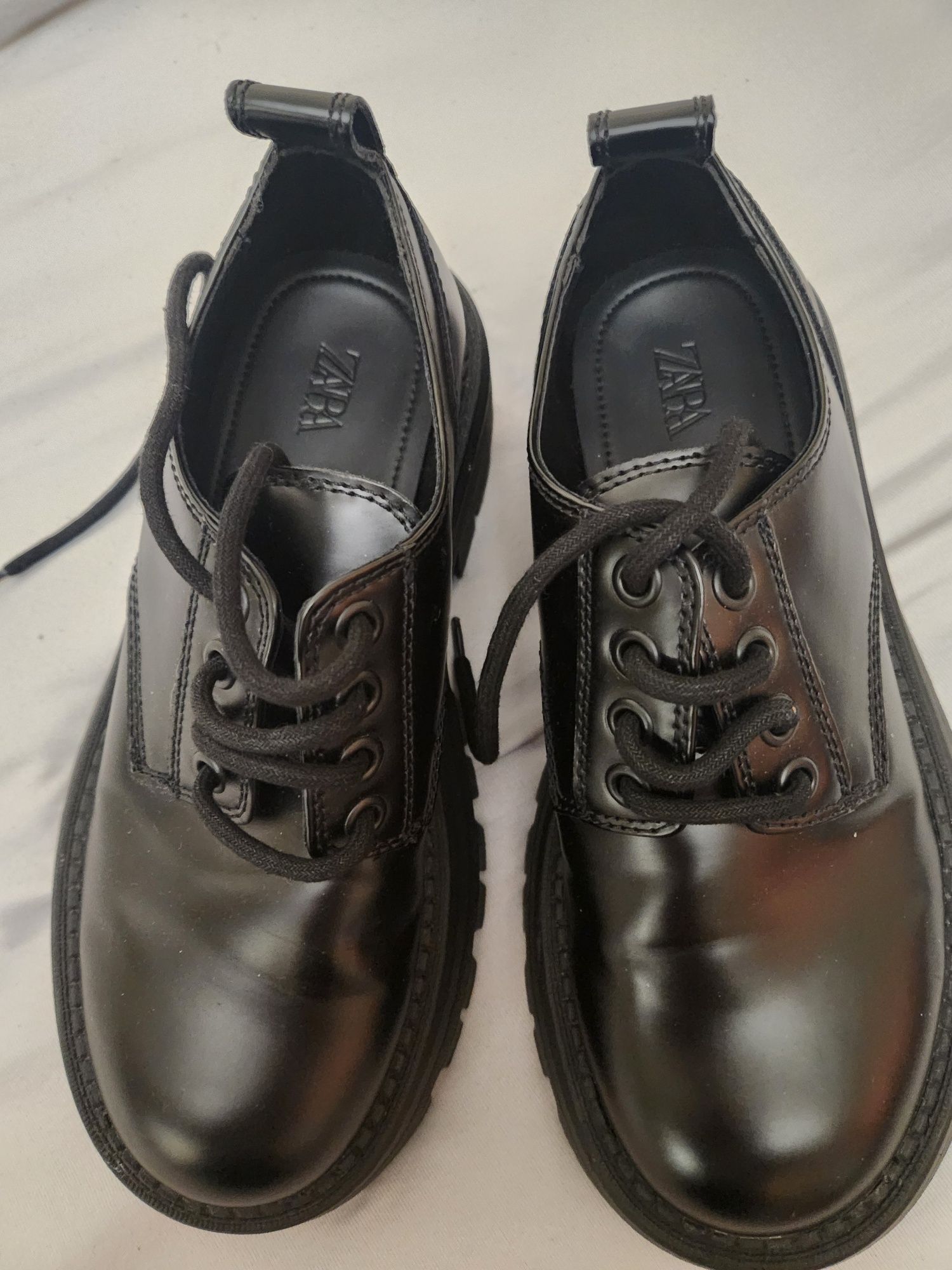 Обувки на ZARA .