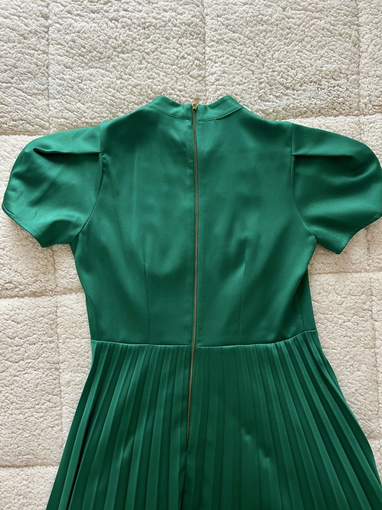 Зелена елегантна рокля Closet