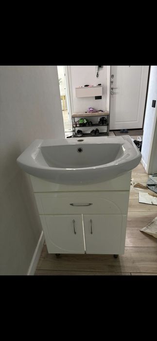 Раковина с тумбой