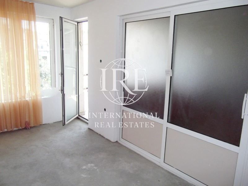 Продава се Четиристаен апартамент в Варна, Аспарухово - 108 кв.м за 1574 €/кв.м - Снимка #2