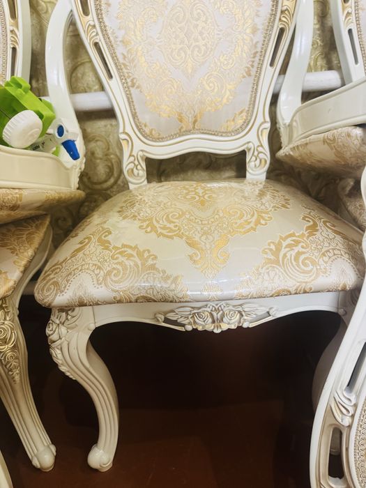 Продаем стол стулья