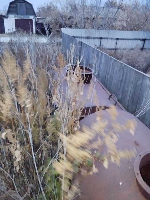 Две бочки объем каждой 2куба целые.самовывоз