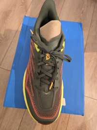 Vând Hoka  M  47