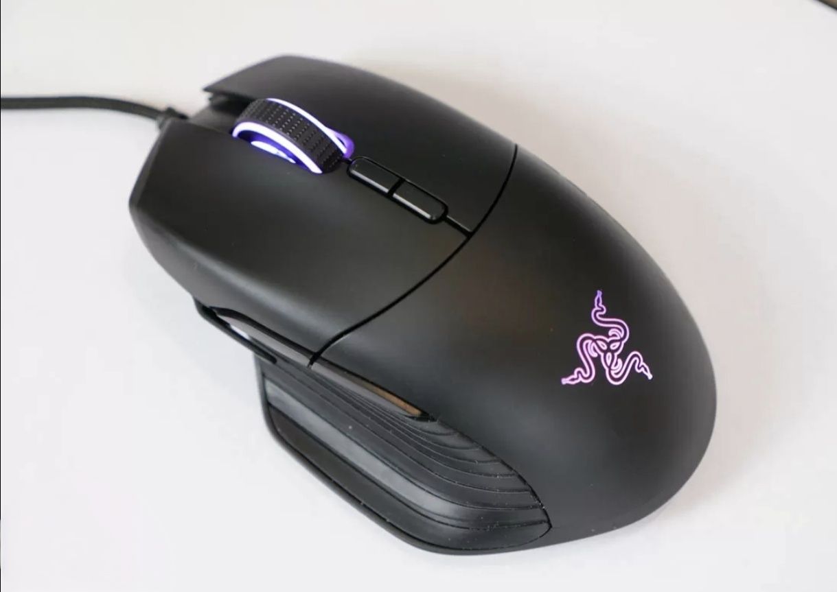 Продам мышь Razer Basilisk v1 в хорошем состоянии