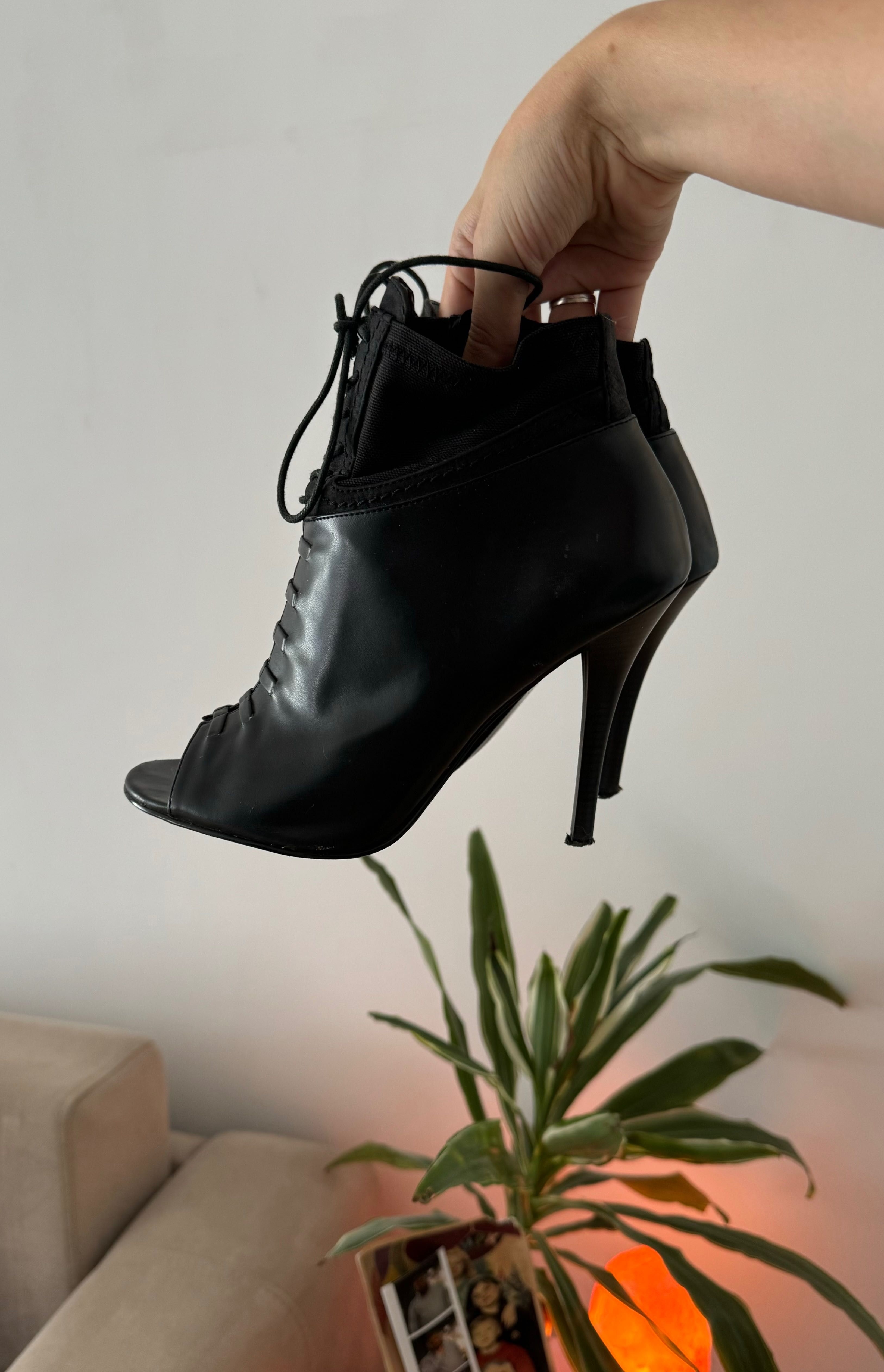 Ботильоны Charles and Keith  подойдут для high heels Хилсы
