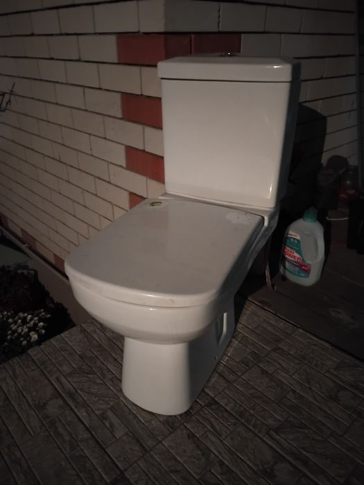 Продам унитаз в отличном состоянии