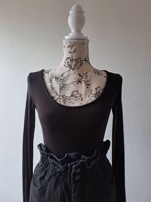 Blugi cu talie înaltă