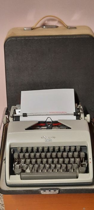 Mașină de scris Olympia Monica impecabilă
