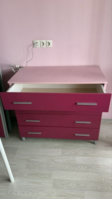 Скрин с четри чекмеджета