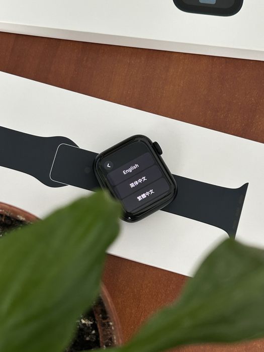 Apple Watch SE (2-го поколения, 2024) GPS 40 мм — отличное состояние