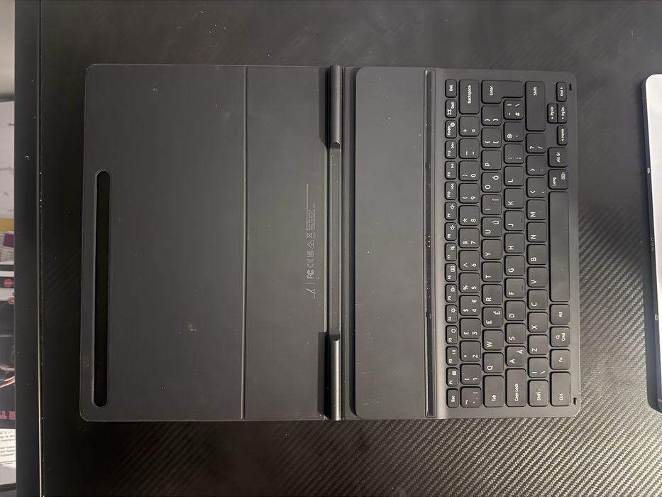 Husa tableta Samsung cu tastatura