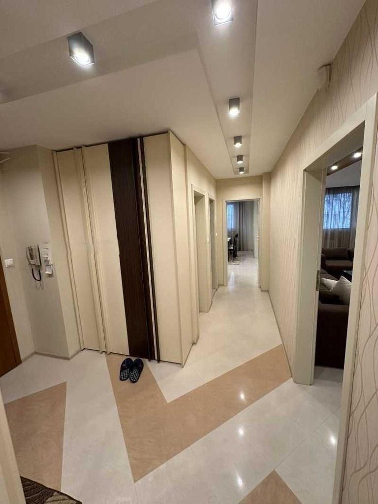 Дава се под наем Четиристаен апартамент в София, Борово - 145 кв.м за 1500 € - Снимка #7