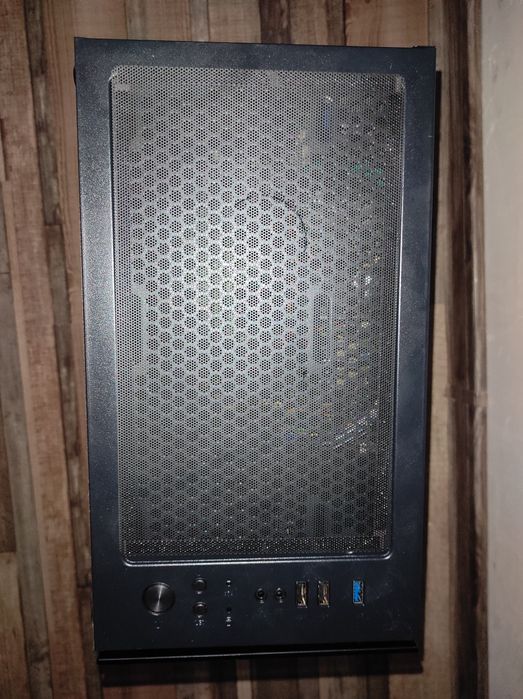 PC perfect funcțional ddr3. Ssd 60gb placă video 2 gb RAM 4GB Win10