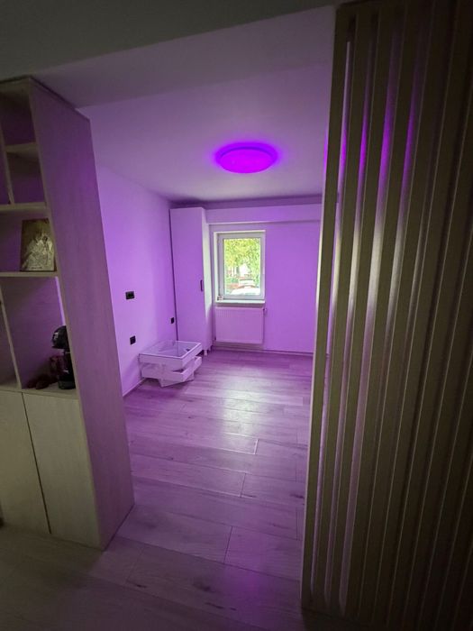 Inchiriez 2 camere pentru salon