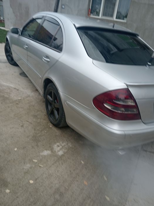 Vand sau schimb mercedes w211