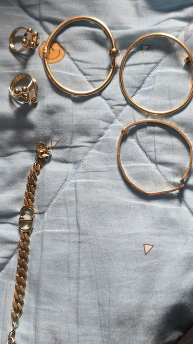 Продаются,золотые украшения.