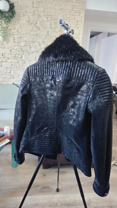 Geaca Guess marimea XS