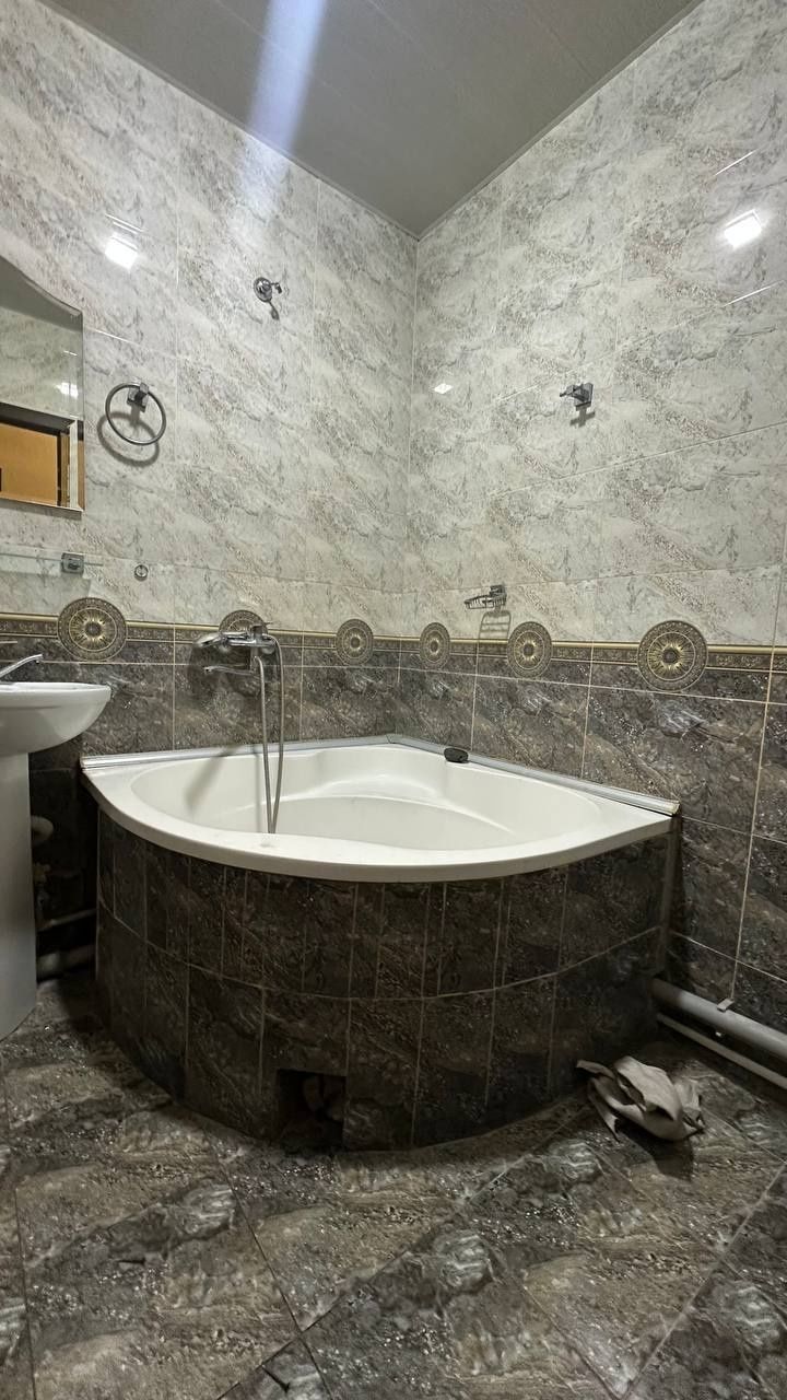 Продажа квартиры 

Яккасарайский район Массив кушбеги  2/5/5.   Балкон