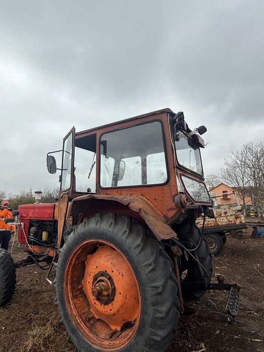 Vand/ schimb tractor u650 cu tot cu disc, plug, remorcuta