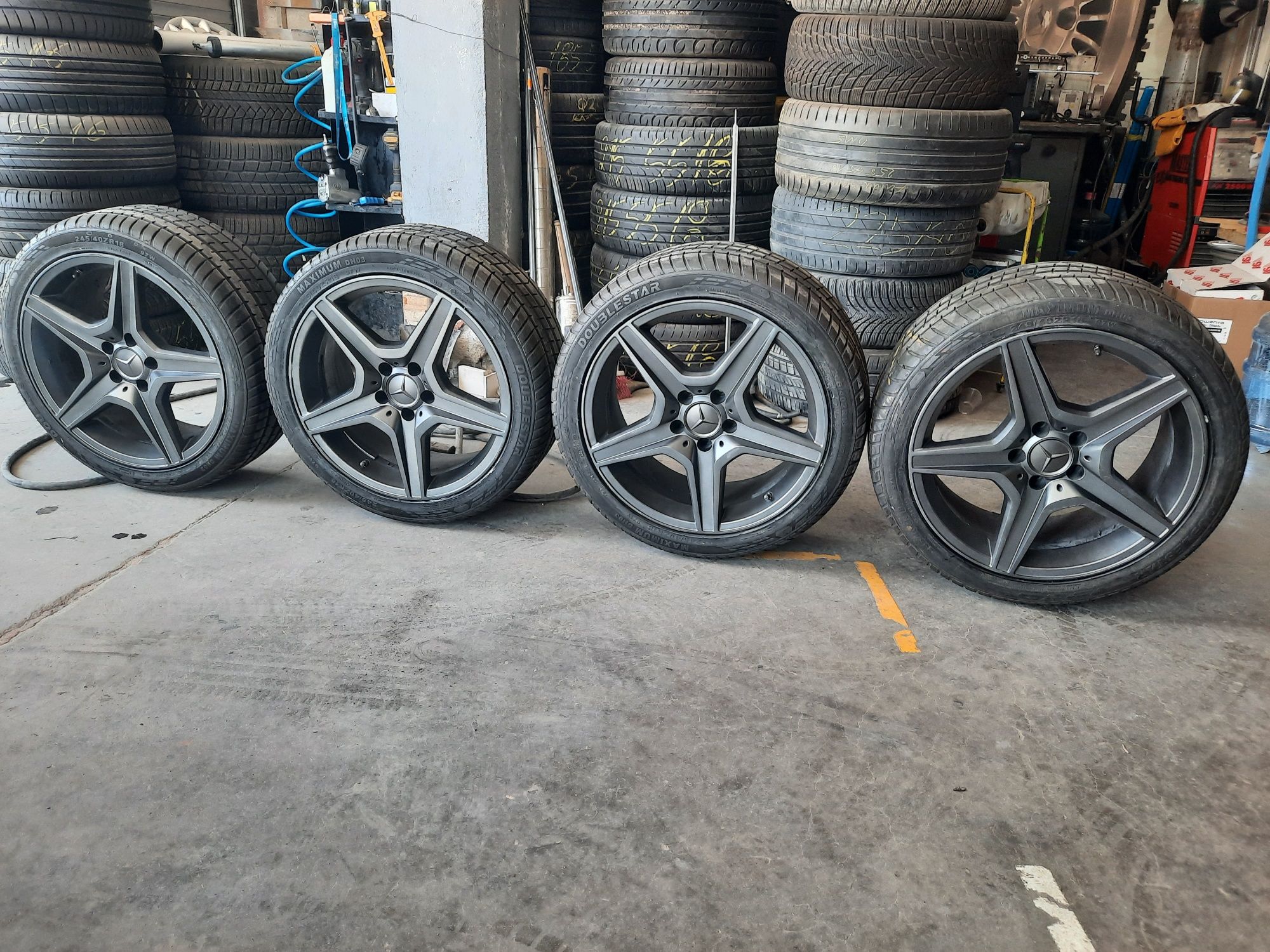 18ц . Mercedes Benz