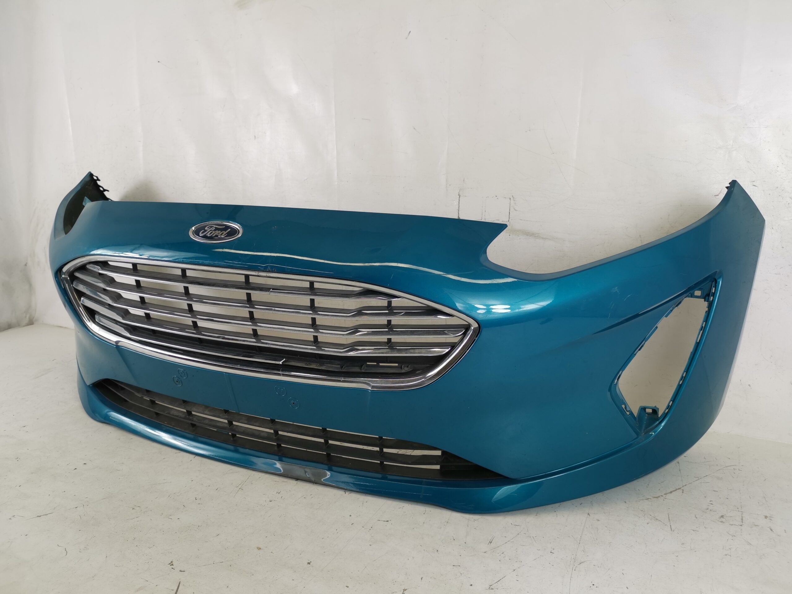 Предна броня с централна и долна решетка Форд Фиеста 7 / Ford Fiesta 7