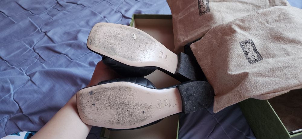 Vând papuci gucci originali nr 36 jumate