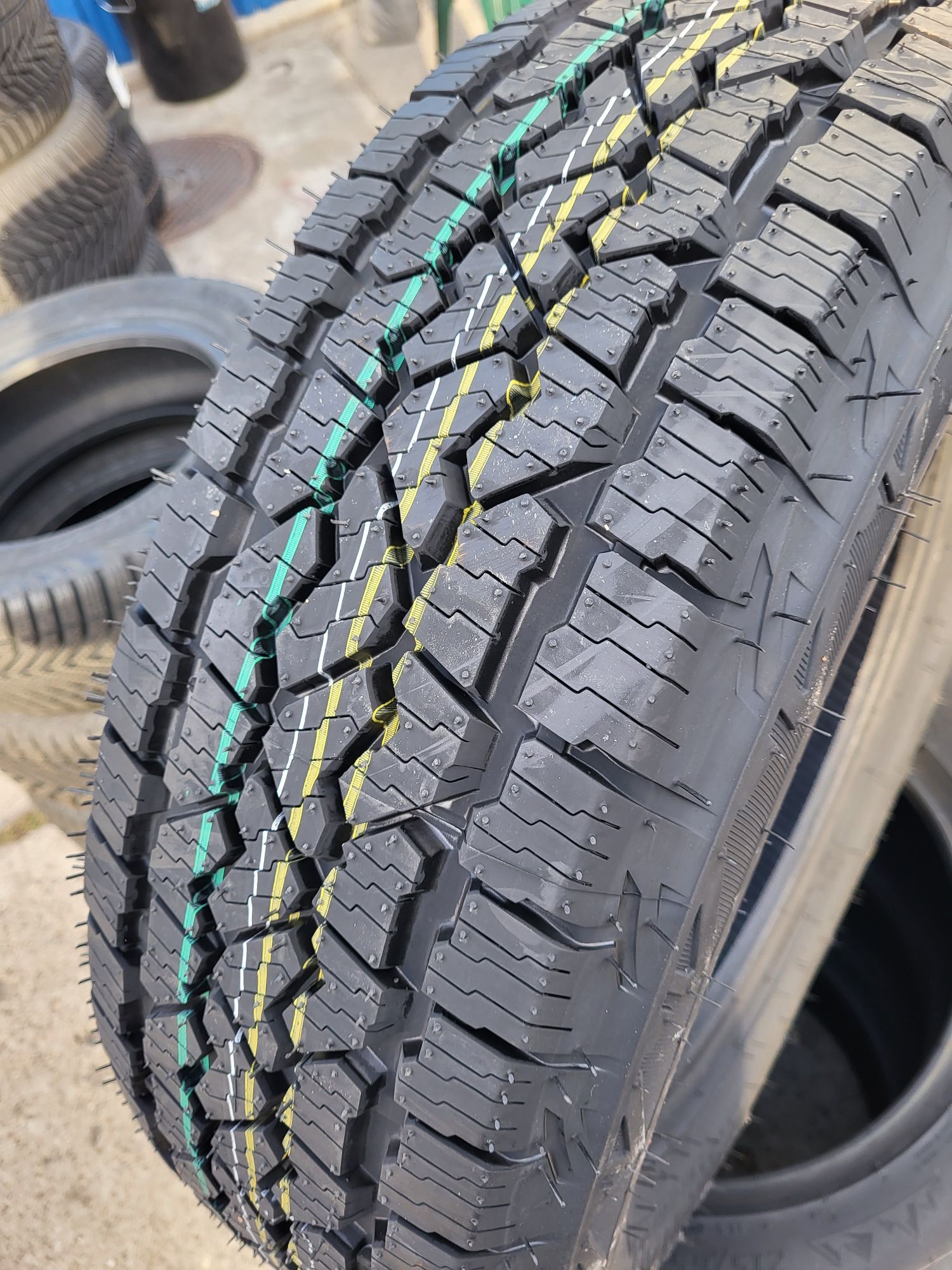 Vand anvelope noi all season,all terrain  215/65 R16 Lassa M+S si fulg